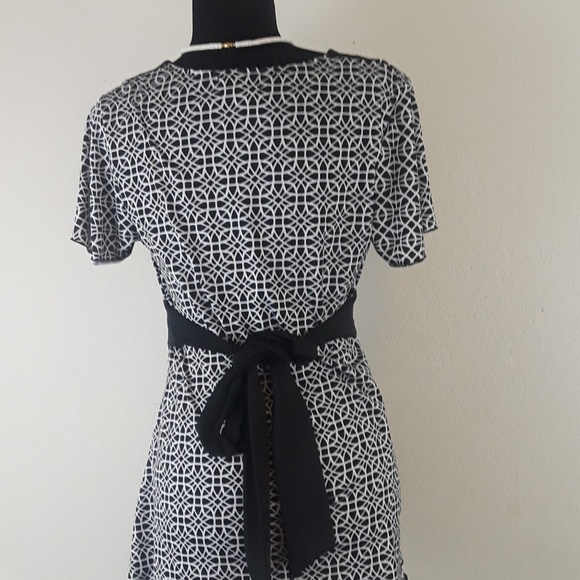 HOT TEMPERED Women's Wrap Geometrical Top Black - Picture 3 of 8